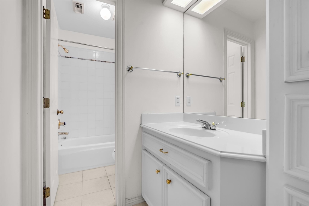 4916 Travis Street - Photo 20
