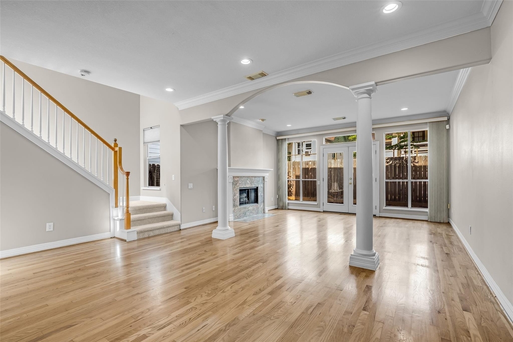 4916 Travis Street - Photo 4