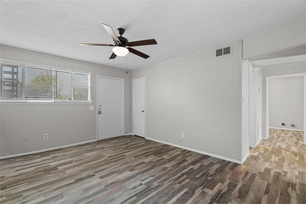 2729 Main Street - Photo 2