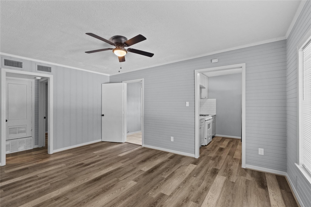 2324 Cedar Drive - Photo 2