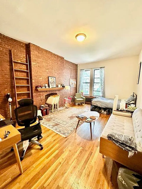 332 East 14th Street - Photo 1