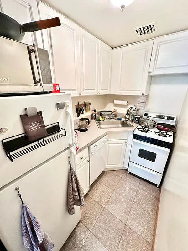 332 East 14th Street - Photo 6