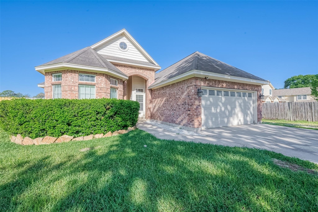 1189 Lovett Street - Photo 3