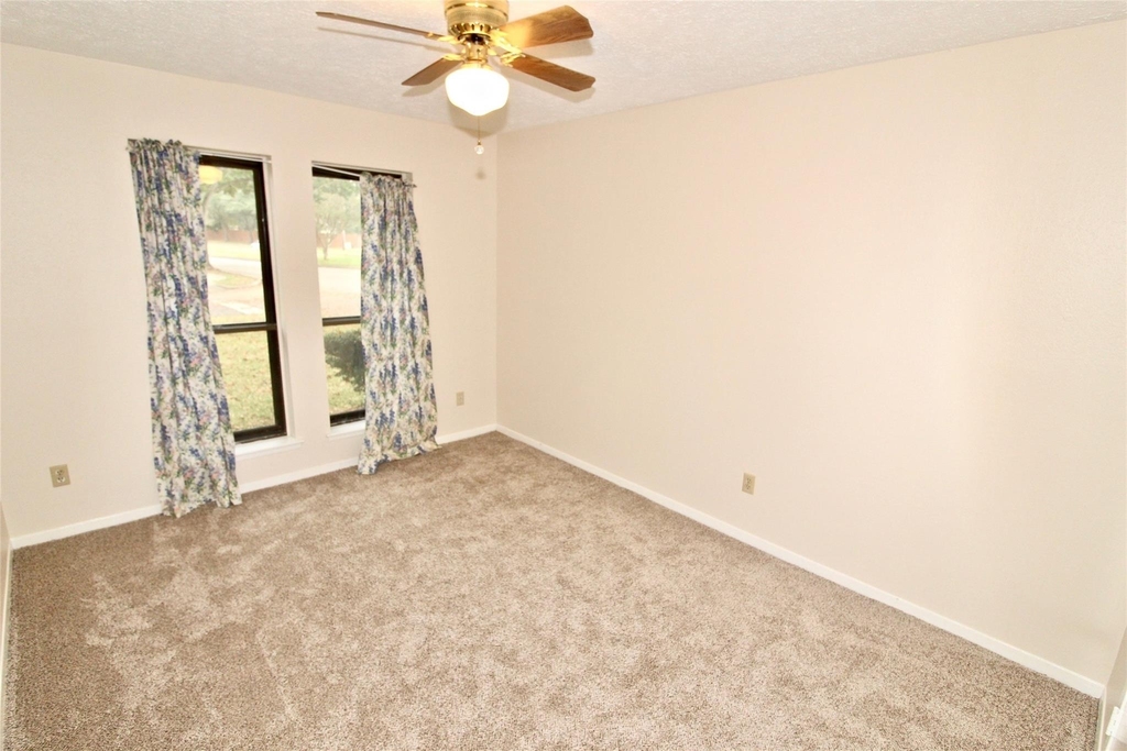 3146 Wagon Trail Drive - Photo 9