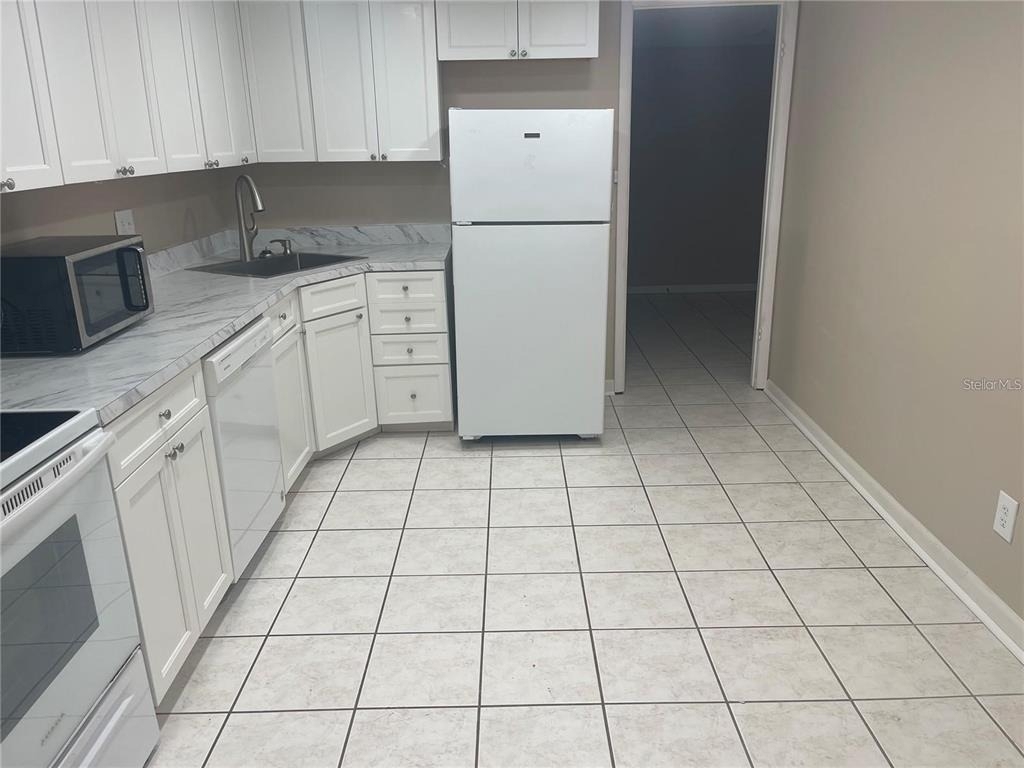 851 Bayway Boulevard - Photo 7