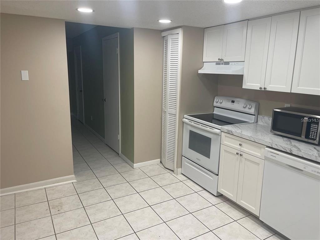 851 Bayway Boulevard - Photo 8