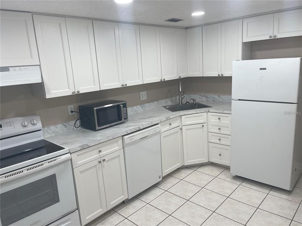 851 Bayway Boulevard - Photo 6