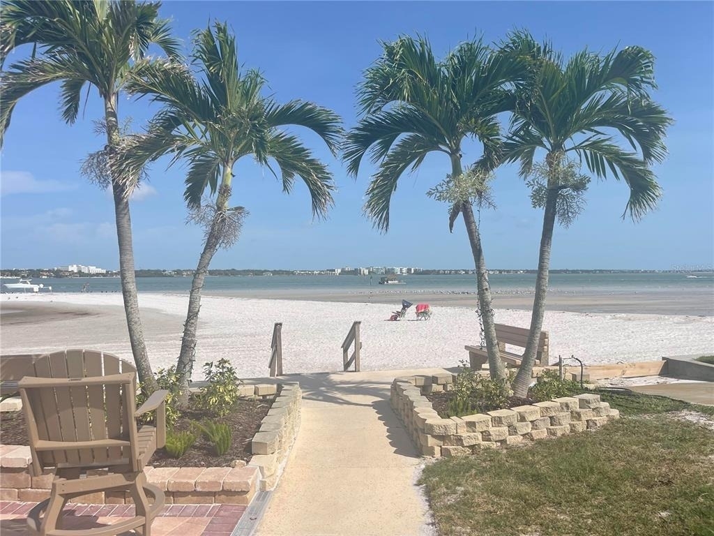 851 Bayway Boulevard - Photo 3
