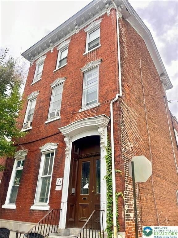 122 N 8th Street - Photo 0