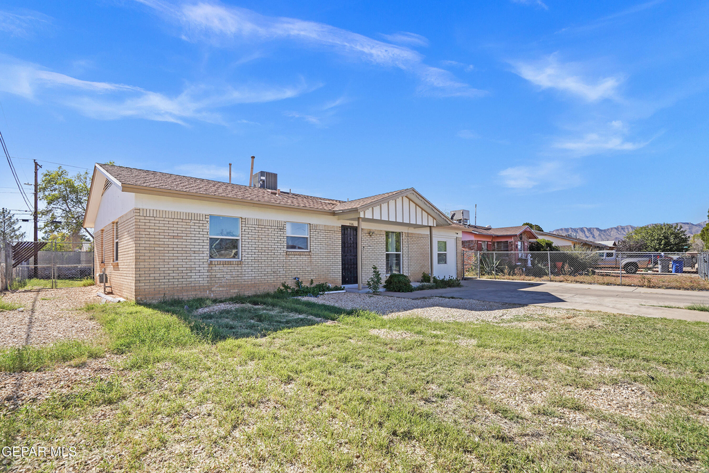 5516 Fairbanks Drive - Photo 1