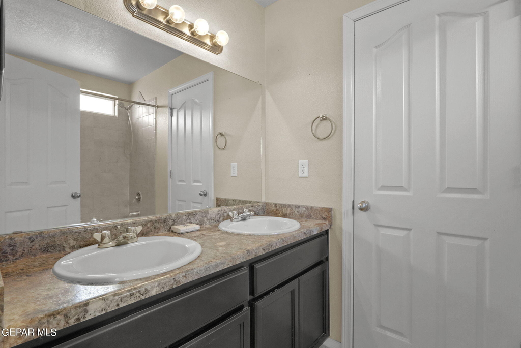 2240 Decamp Point Place - Photo 32