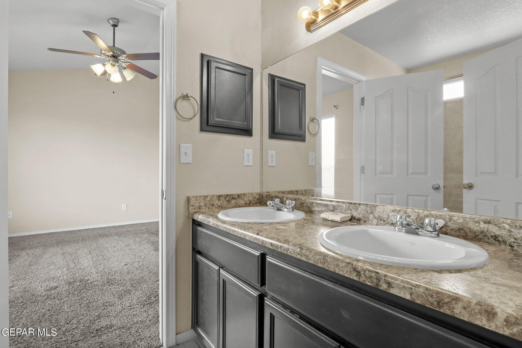 2240 Decamp Point Place - Photo 33