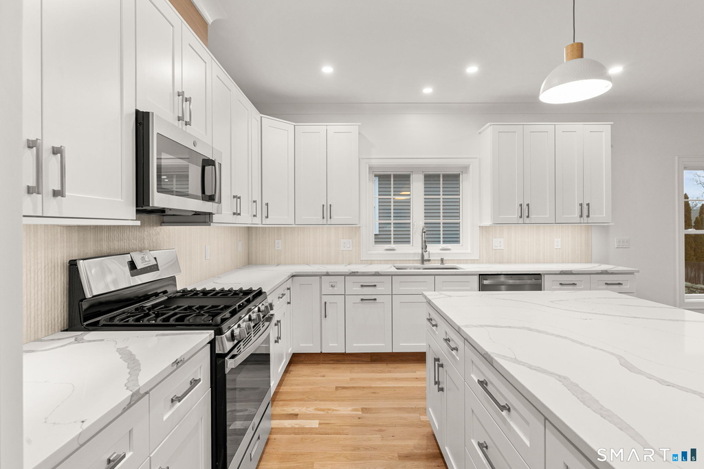 108 New England Avenue - Photo 1