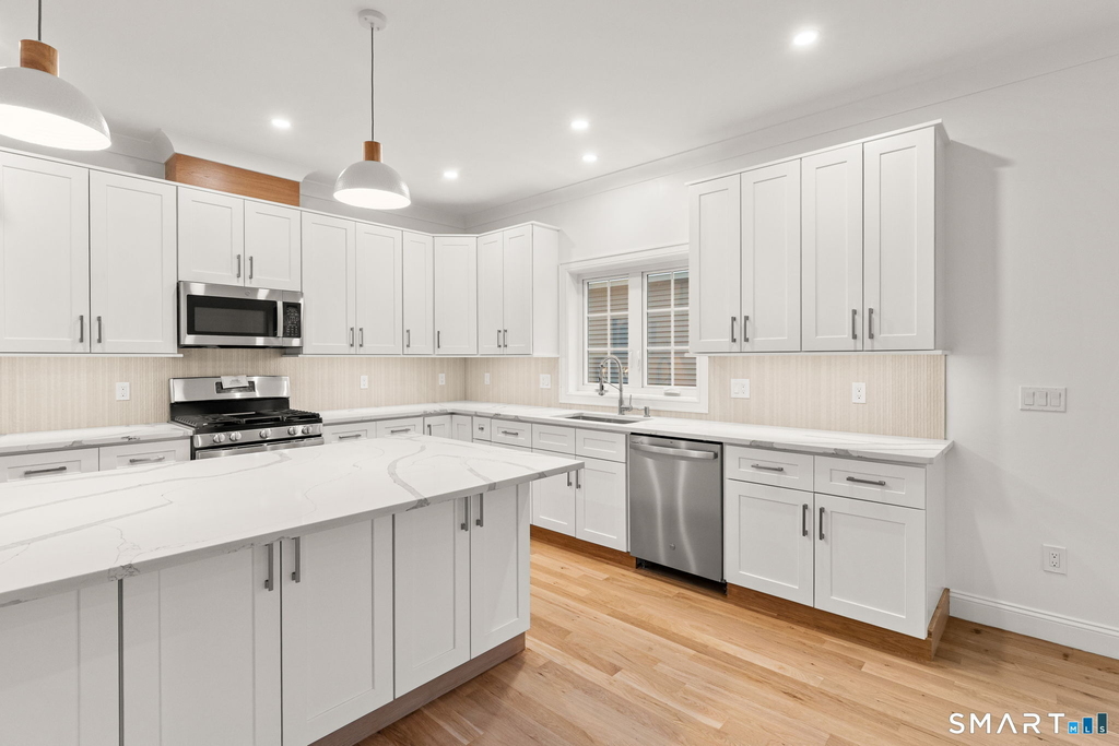 108 New England Avenue - Photo 2
