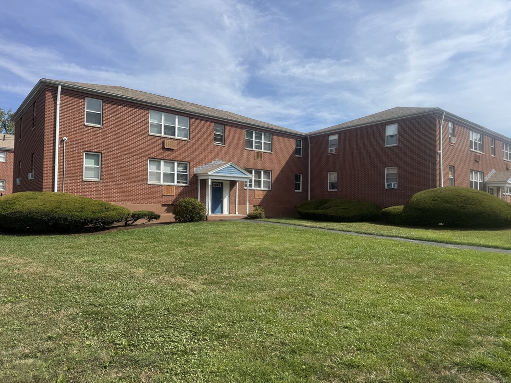 768 New Britain Avenue - Photo 4