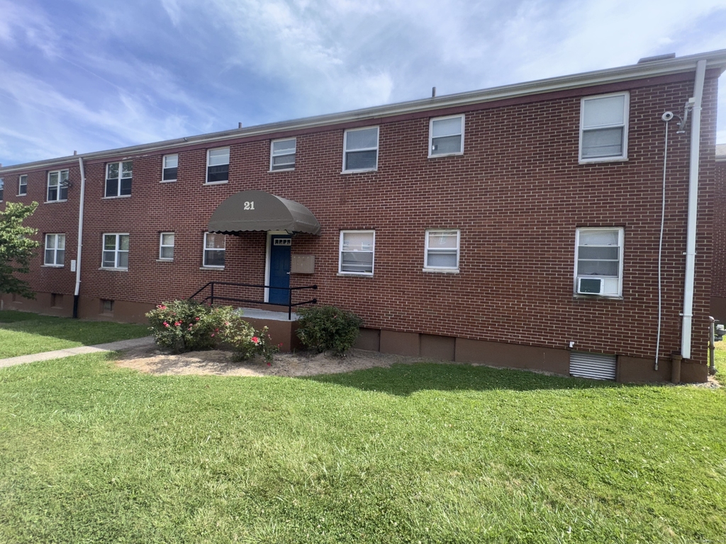 768 New Britain Avenue - Photo 3