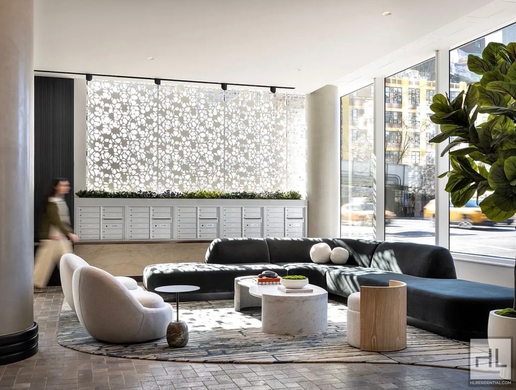 10th Avenue - Photo 19