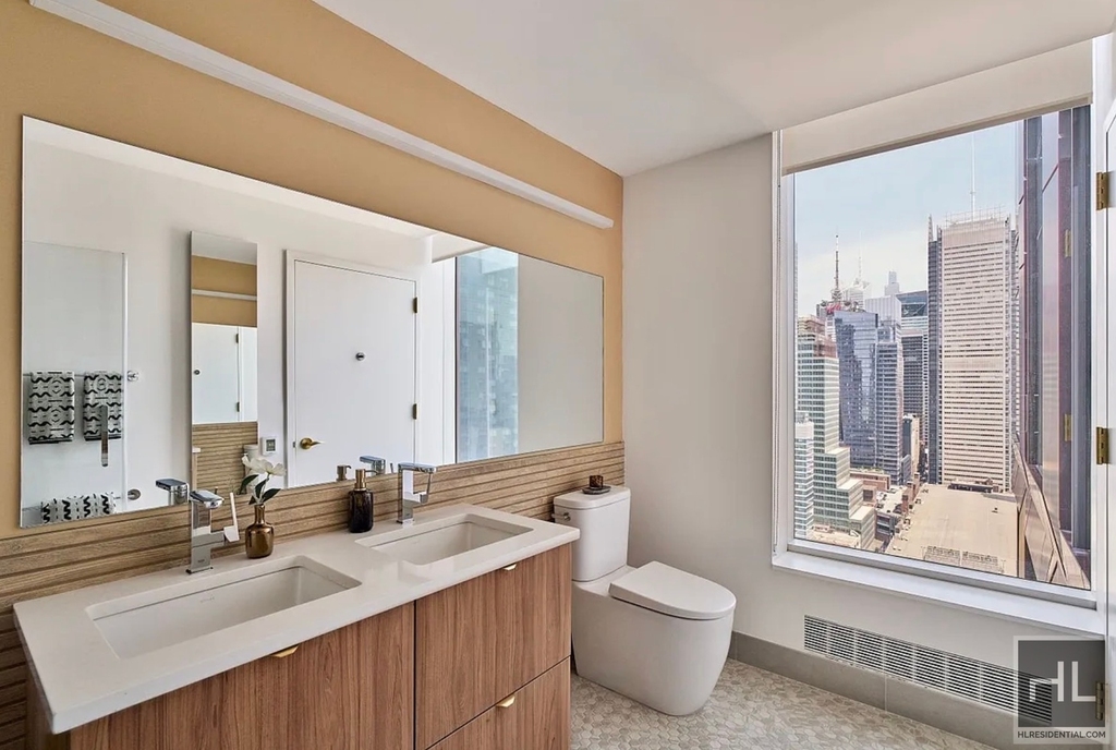 10th Avenue - Photo 3