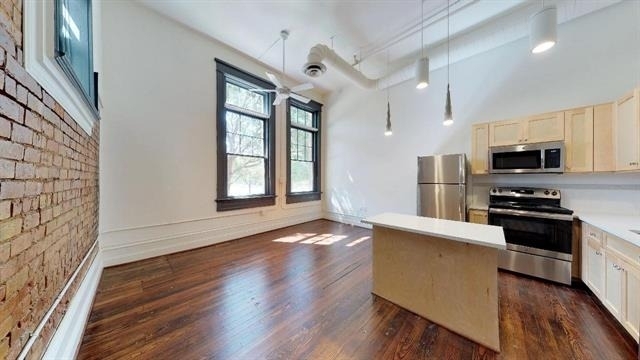 401 N Carroll Avenue - Photo 1