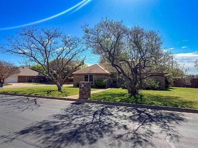 701 Daniels Drive - Photo 1