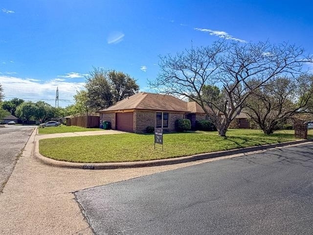 701 Daniels Drive - Photo 2