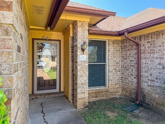 701 Daniels Drive - Photo 3