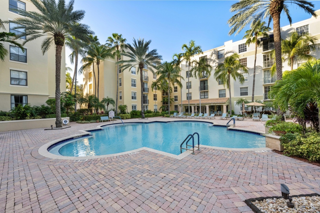 651 Okeechobee Boulevard - Photo 21