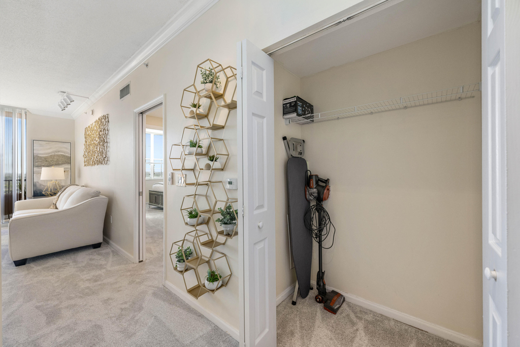 651 Okeechobee Boulevard - Photo 7