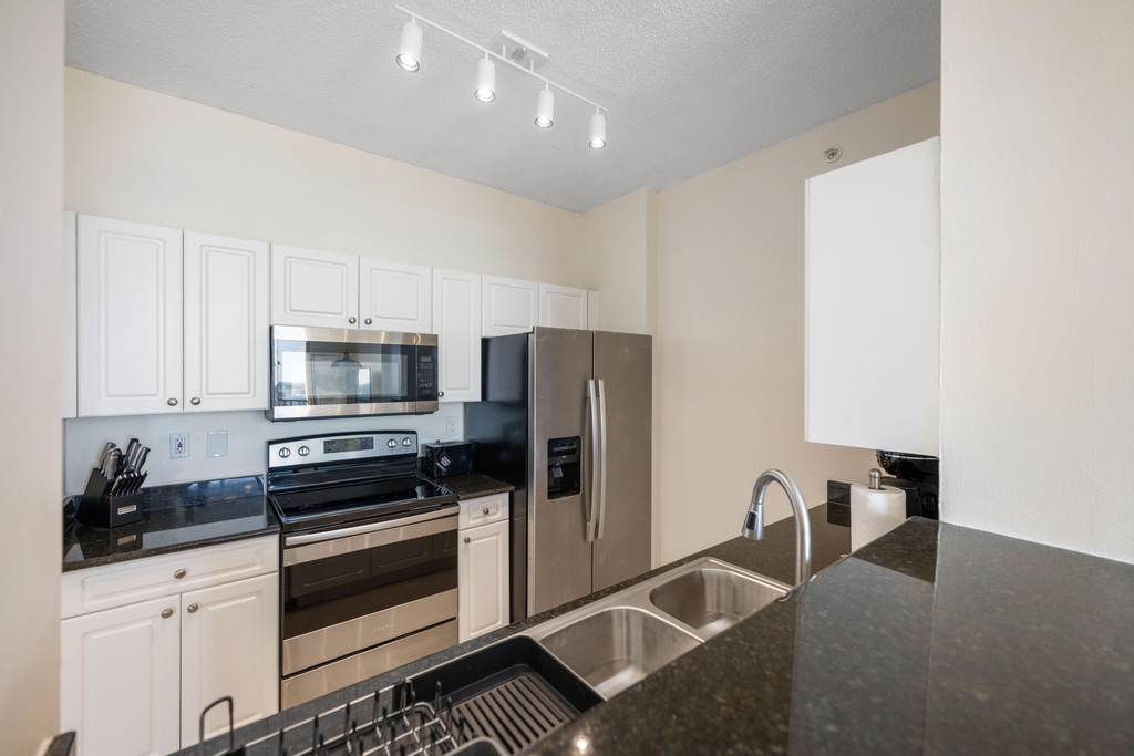 651 Okeechobee Boulevard - Photo 9