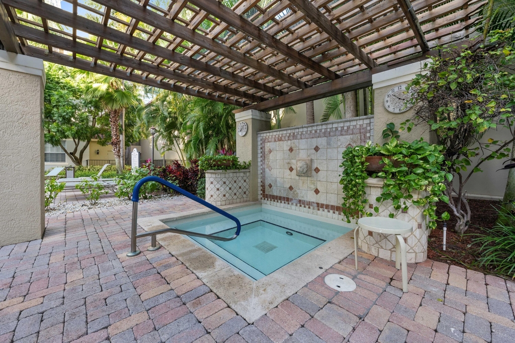 651 Okeechobee Boulevard - Photo 22