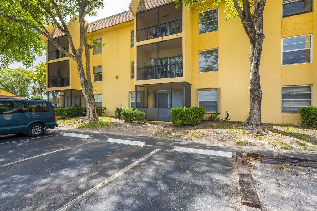 490 Nw 20th Street - Photo 16