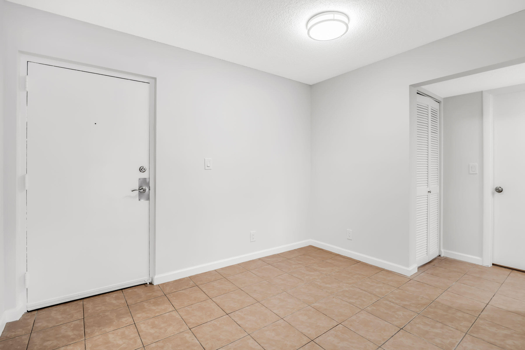490 Nw 20th Street - Photo 3