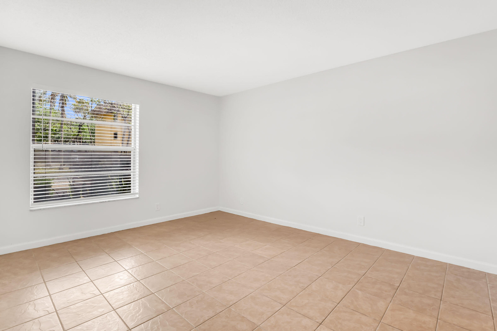 490 Nw 20th Street - Photo 4