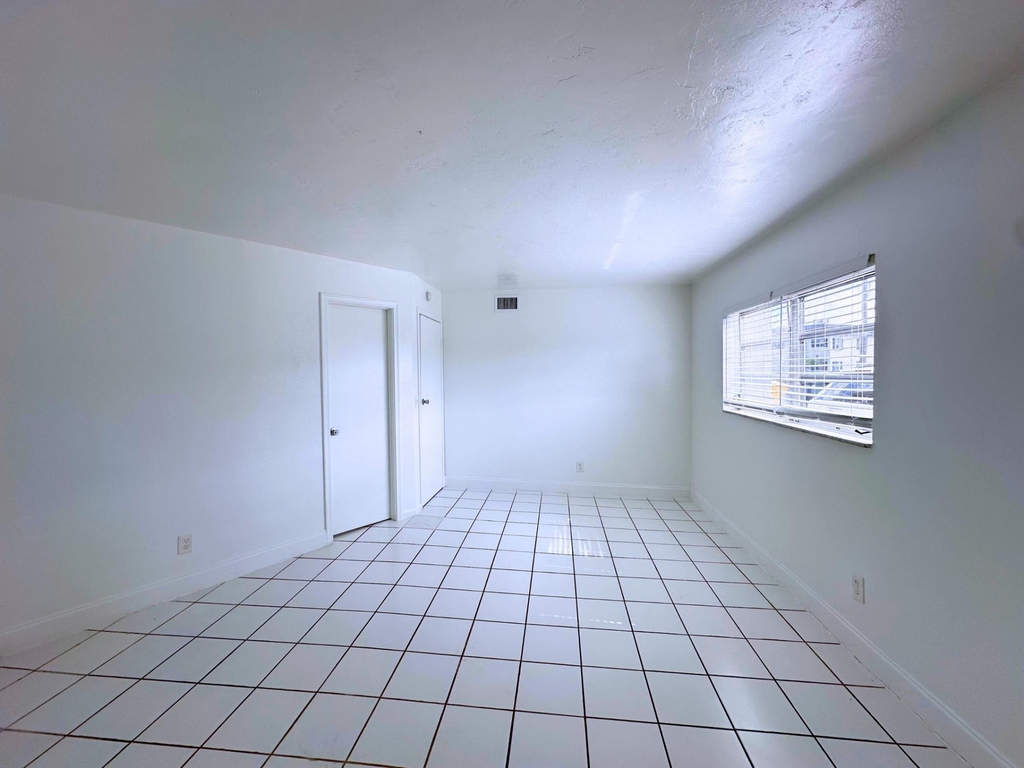 519 W Kalmia Drive - Photo 11