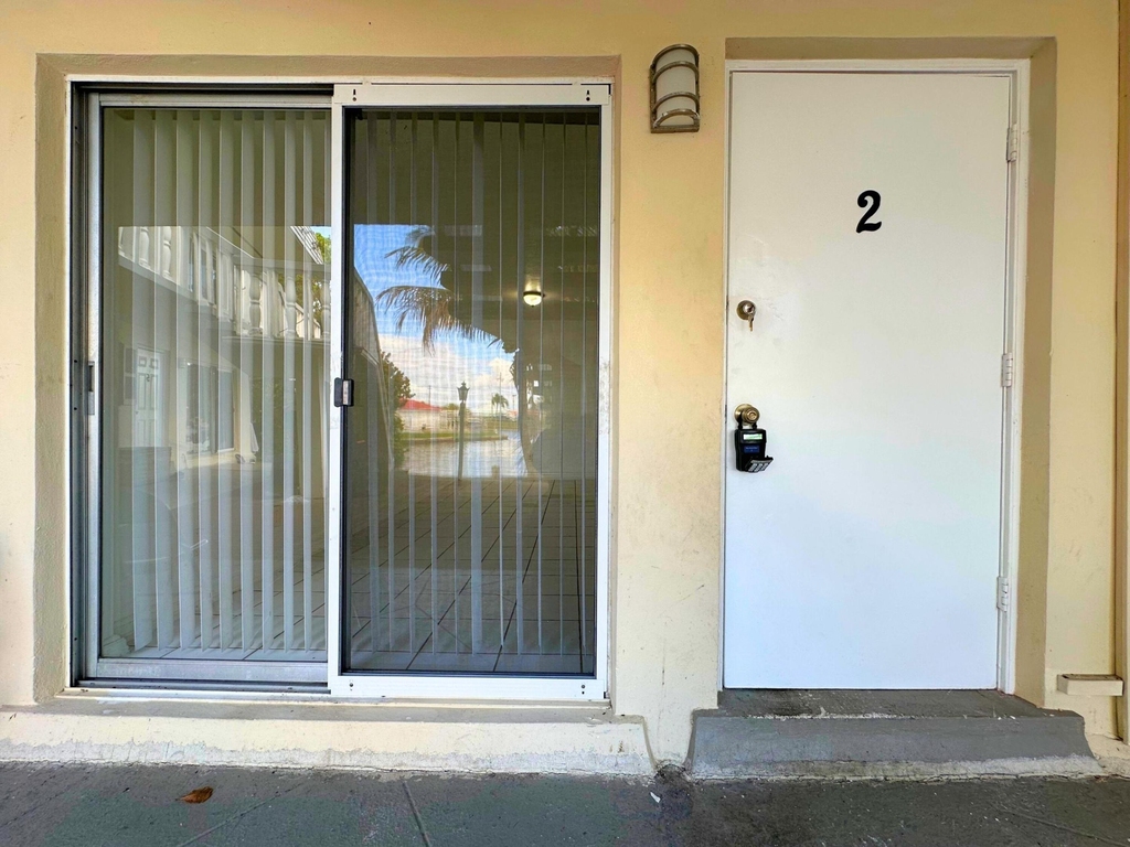 519 W Kalmia Drive - Photo 2
