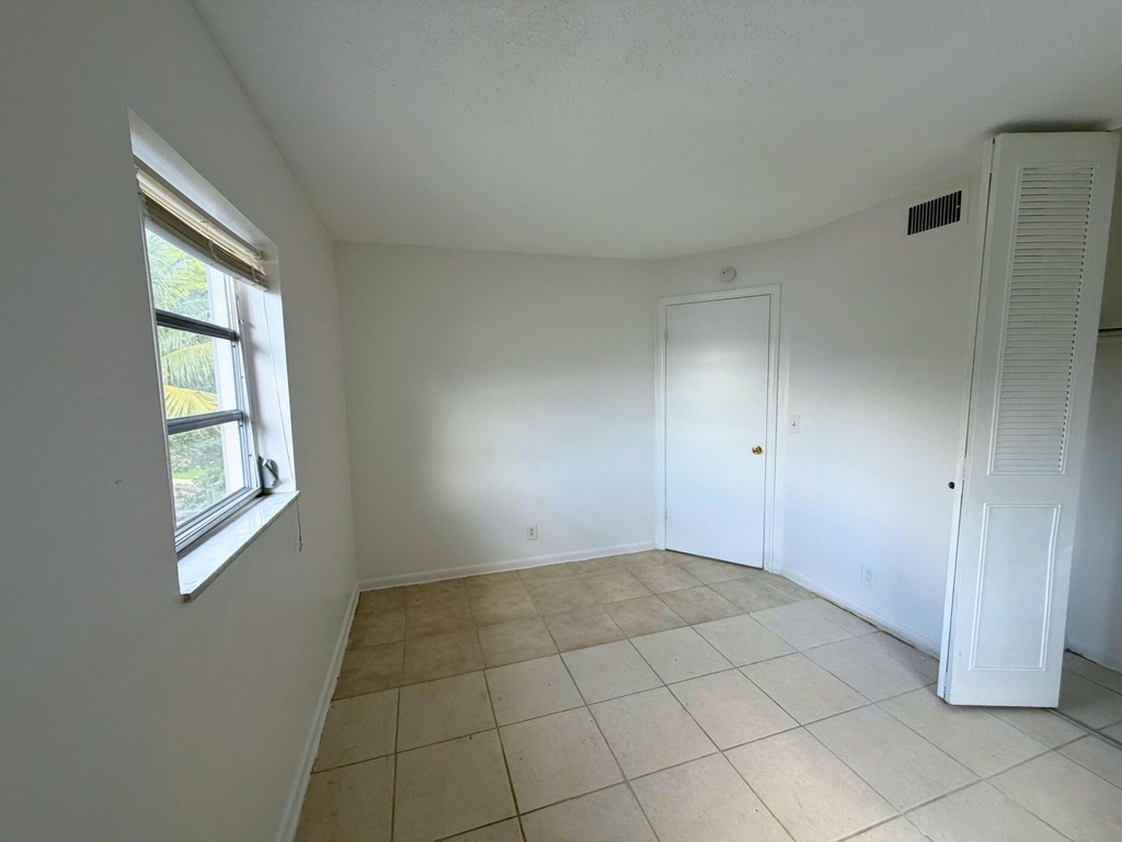 519 W Kalmia Drive - Photo 14