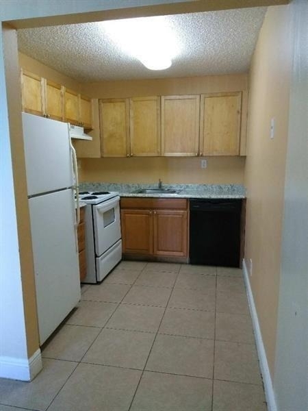 1205 Meadows Circle - Photo 2