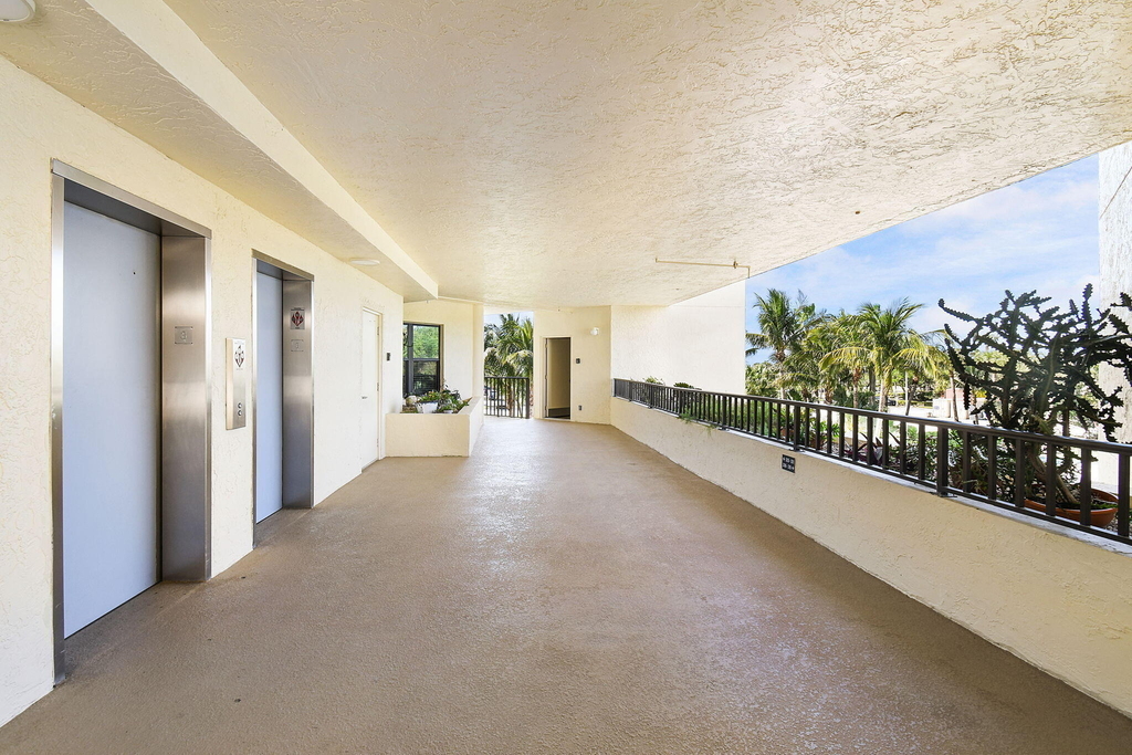 221 Ne Plantation Road - Photo 3