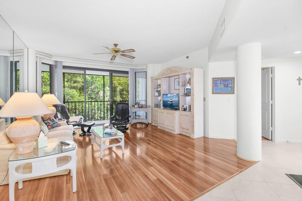 221 Ne Plantation Road - Photo 9