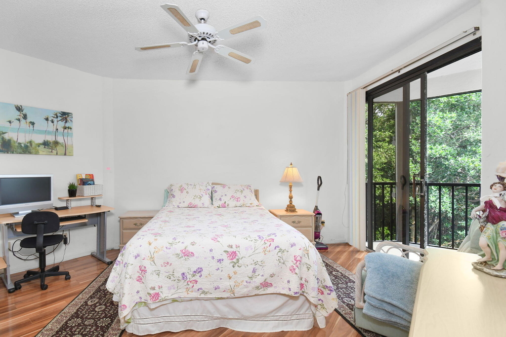 221 Ne Plantation Road - Photo 25