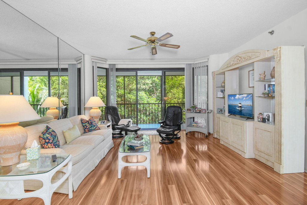 221 Ne Plantation Road - Photo 8