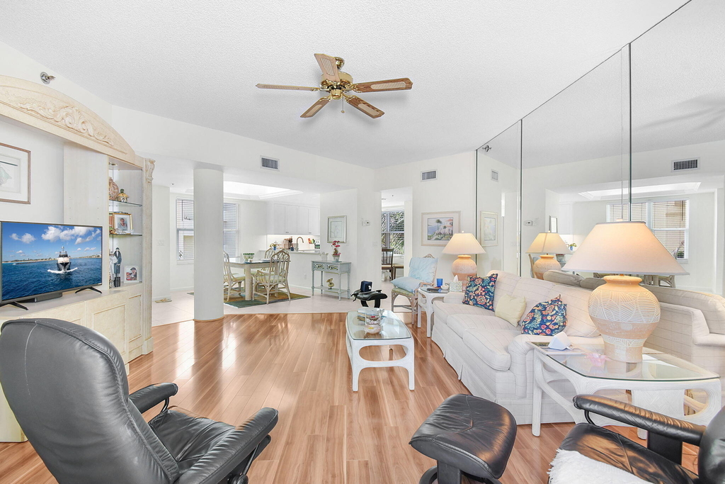 221 Ne Plantation Road - Photo 10