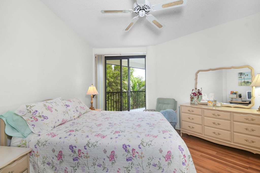 221 Ne Plantation Road - Photo 26