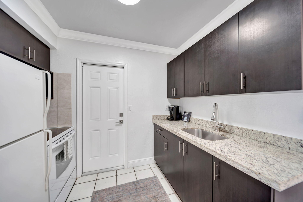 2724 Ne 14th Street - Photo 3