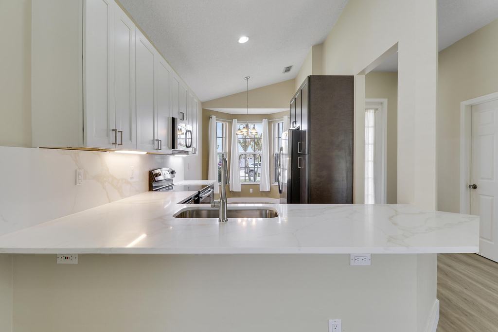 726 Sw Aruba Bay - Photo 6