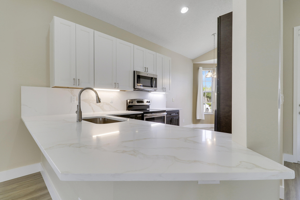 726 Sw Aruba Bay - Photo 7