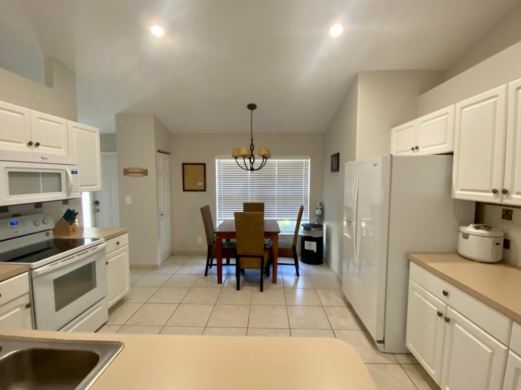 1094 Raintree Lane - Photo 6