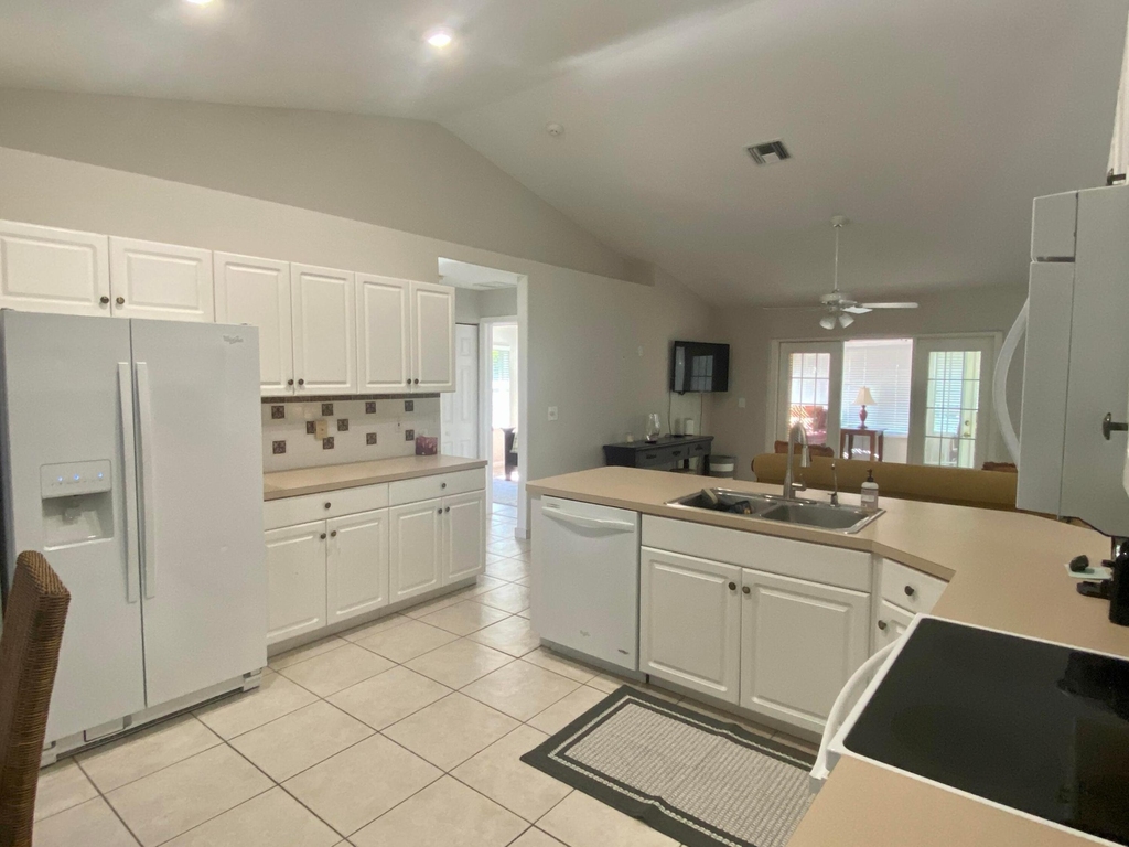 1094 Raintree Lane - Photo 5