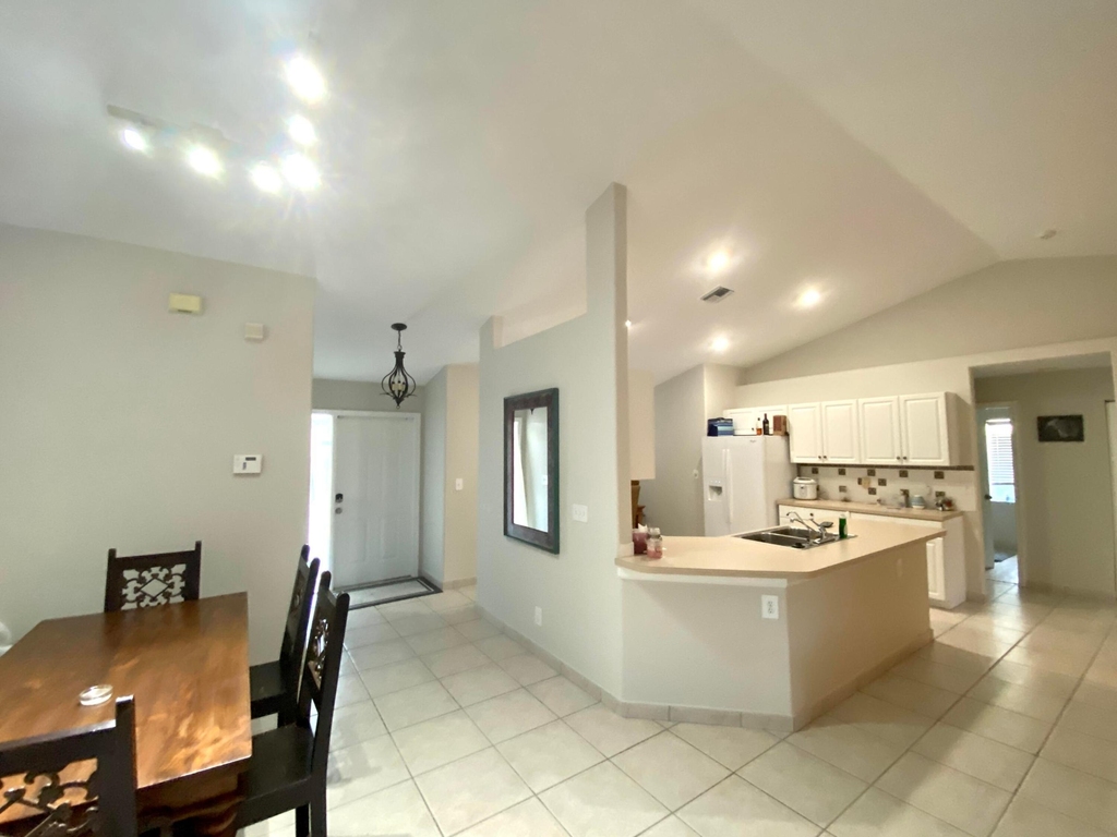 1094 Raintree Lane - Photo 3