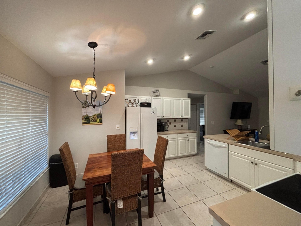 1094 Raintree Lane - Photo 4